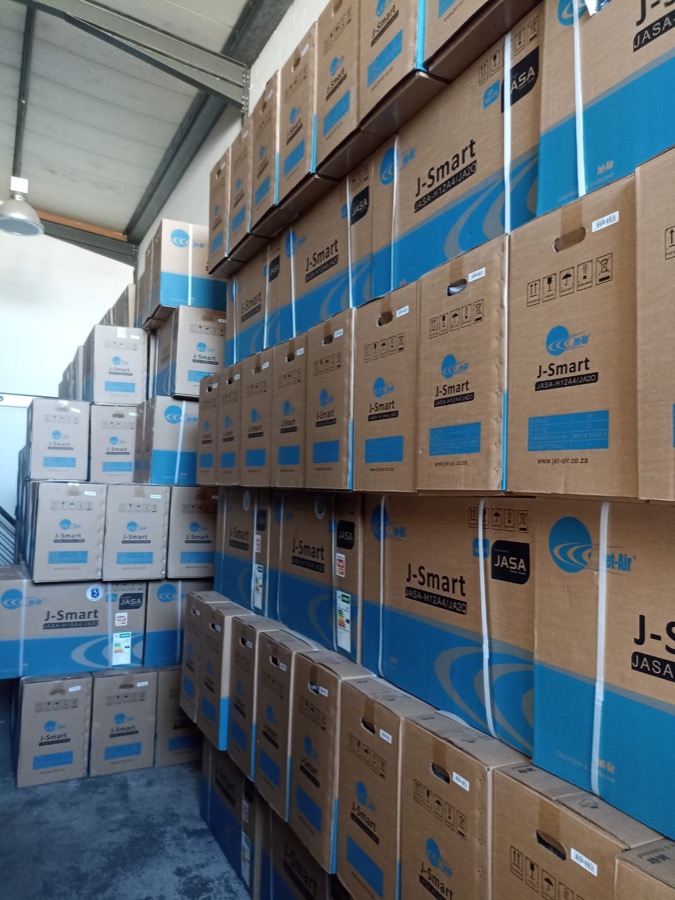 Air conditioning installation work by Milan Network
