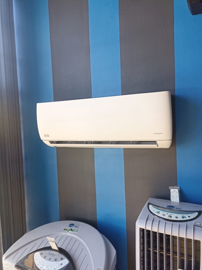 Air conditioning unit maintenance work