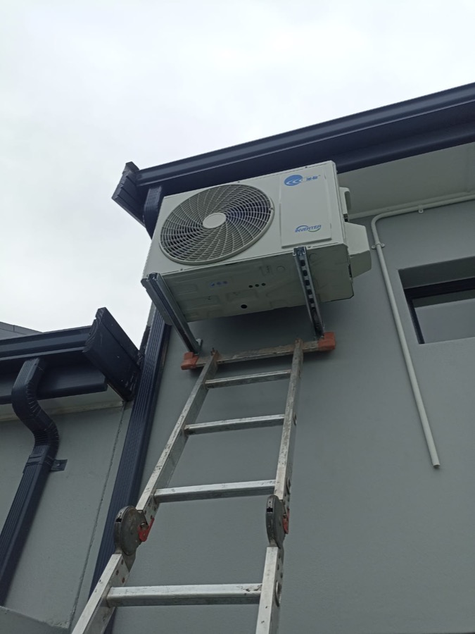 Air conditioning unit fitted by Milan Network